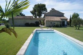  Mas en pierres dans le Luberon  Робион